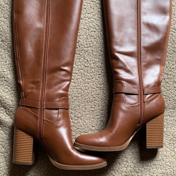 Unisa Brown Heel Boots and buckle trim Size 9M - Picture 3 of 8